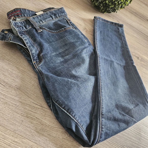 Tommy Jean's Skinnies - Picture 2 of 2